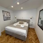 Apartment Palace