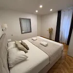 Palace Apartment *